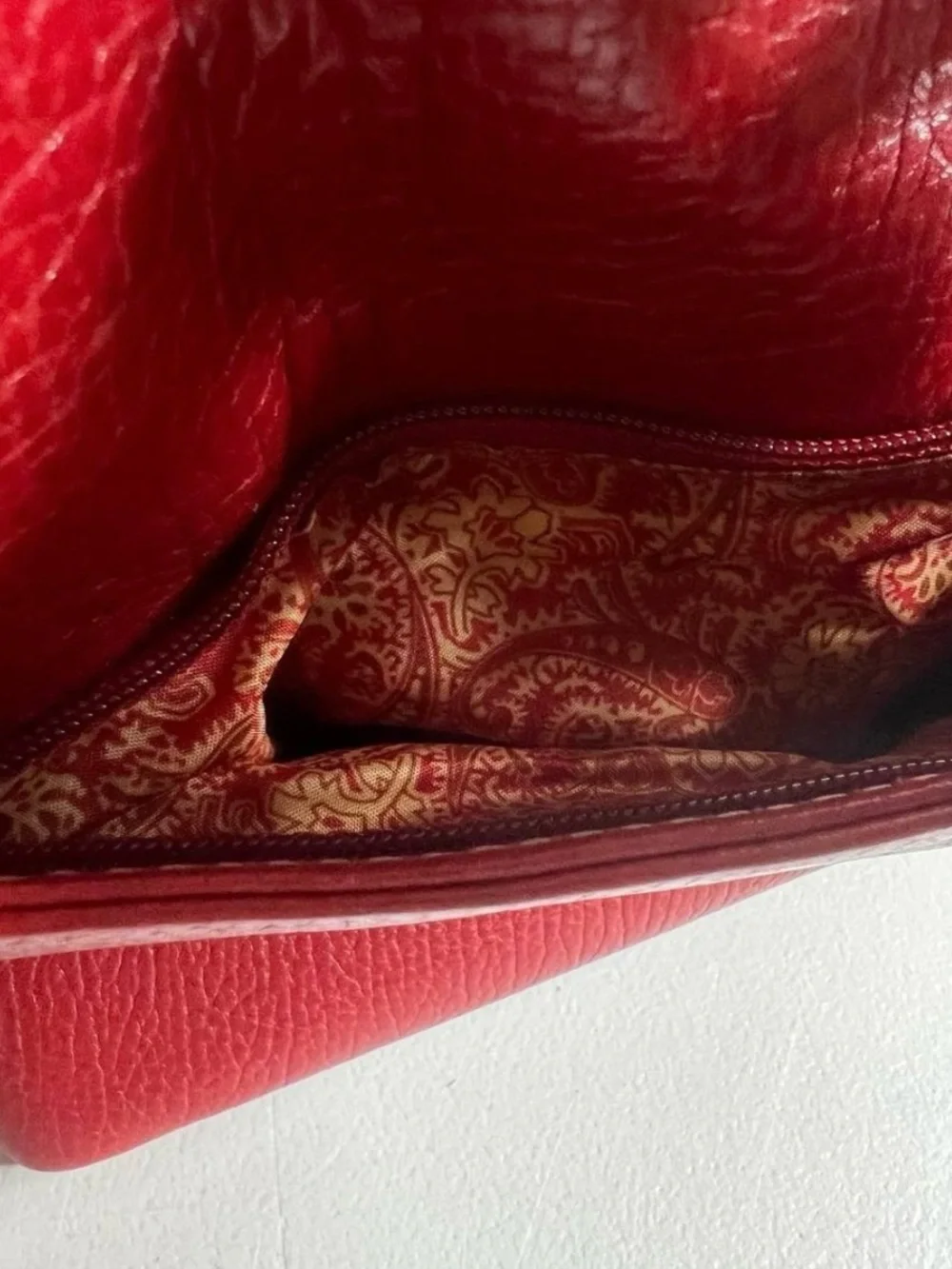 Maxx New York Red Glossy Pebbled Leather Hobo/ShoulderbBag Contrast